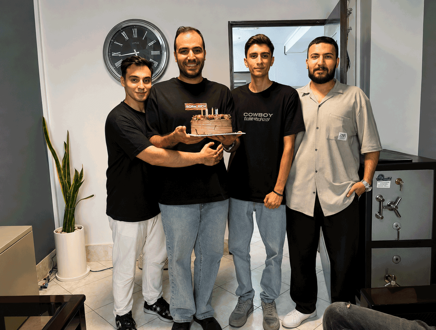 ۵. ۱۰ نفر وارد شرکت‌ها شدند؛ و مسیر راینو تغییر کرد